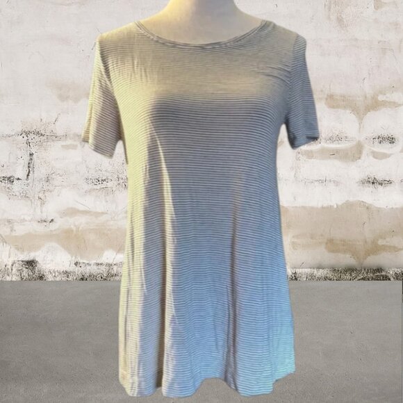 Old Navy Tops - Old Navy Women's Black & White Striped Relaxed Short Sleeve T-Shirt Size Small